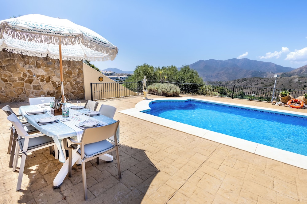 

Milano - Mijas - Stunning Golf Villa with Pool and Stunning Views