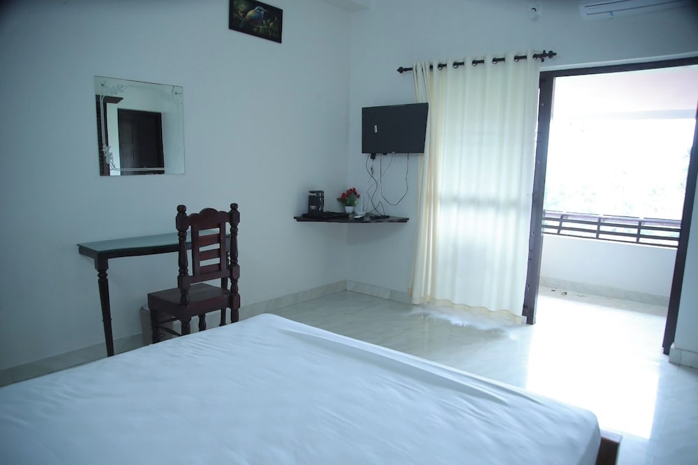 

Milano - Kovalam, Kerala - Ocean Queen Palace Hotel