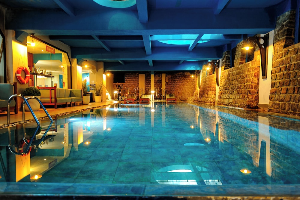 

Roma - Antananarivo - Le Louvre Hôtel & Spa