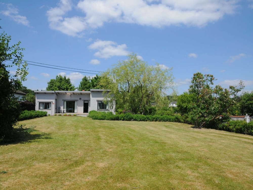 

Roma - Grandhan - Modern Holiday Home in Noiseux With Garden