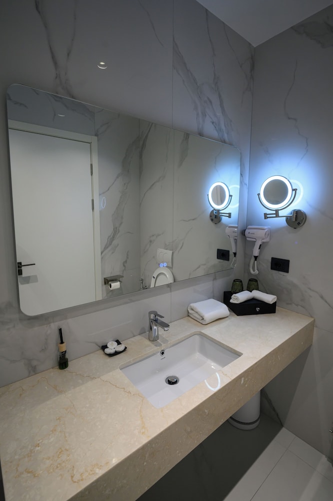 

Bologna - Rinas - Holiday Hotel