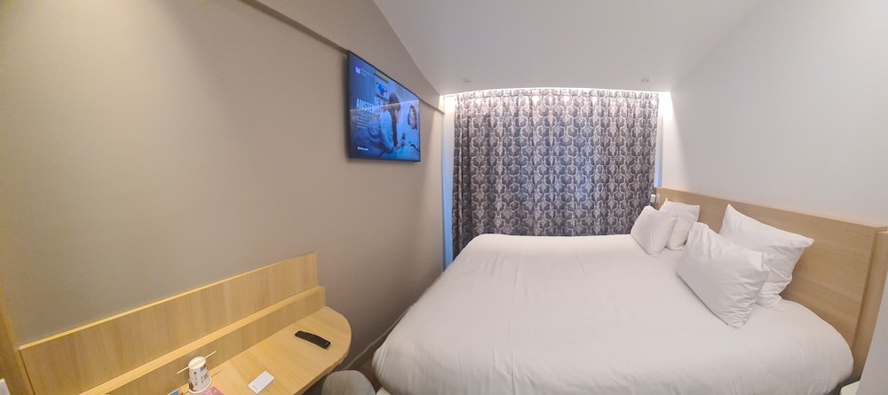 

Milano - Gressy - Geographotel Paris-Roissy CDG Airport