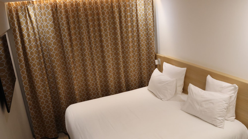 

Bari - Saint-Witz - Geographotel Paris-Roissy CDG Airport