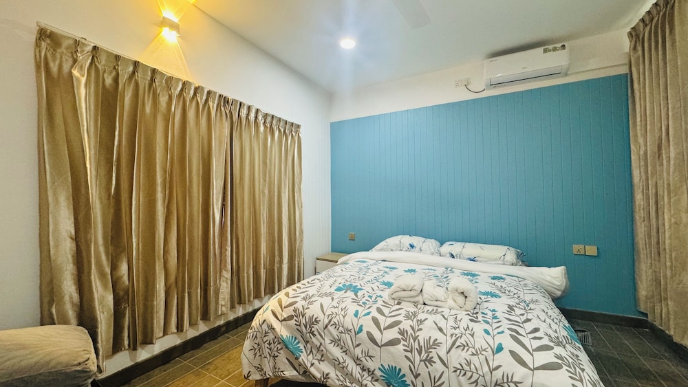 

Milano - North Male Atoll - Wave Crest Retreat