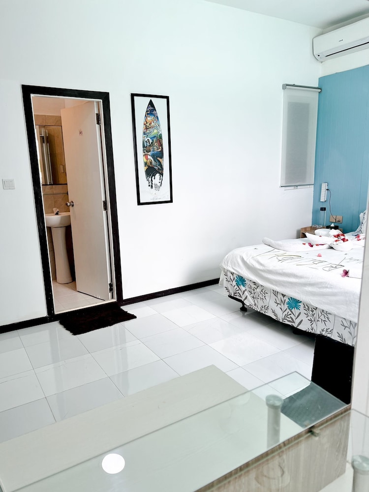 

Milano - Maldive, Oceano Indiano - Wave Crest Retreat