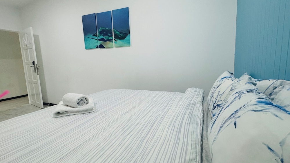 

Milano - North Male Atoll - Wave Crest Retreat