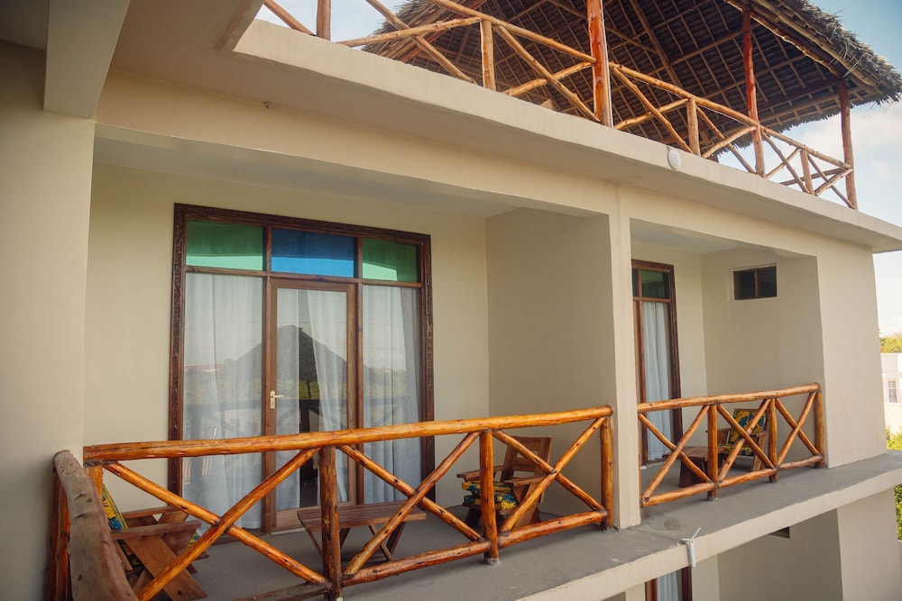 

Napoli - Kendwa - Ocean Breeze Hotel