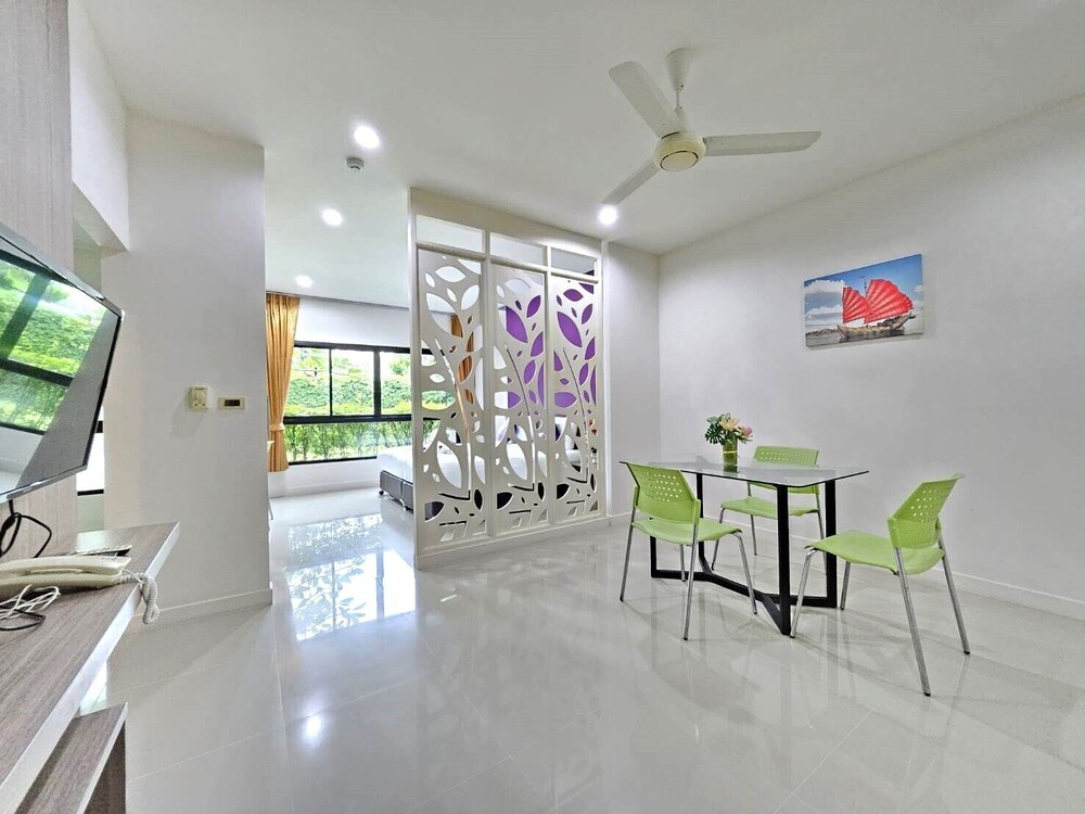 

Milano - Thalang - S4 Nai Yang Beach - Near Phuket Airport