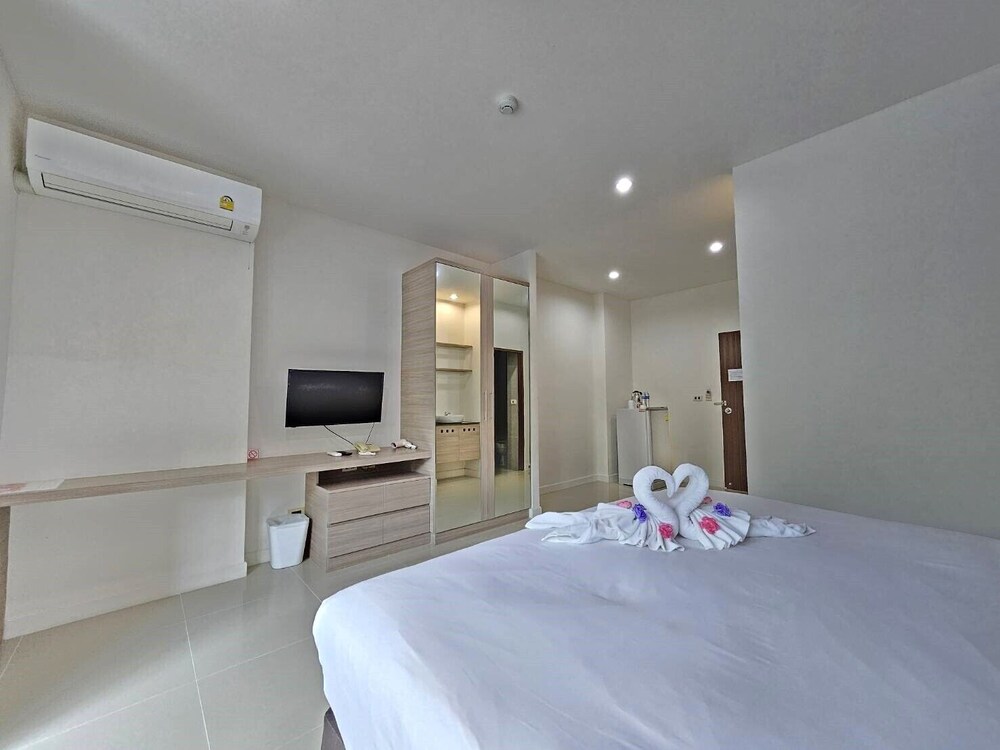 

Bologna - Thalang - S4 Nai Yang Beach - Near Phuket Airport