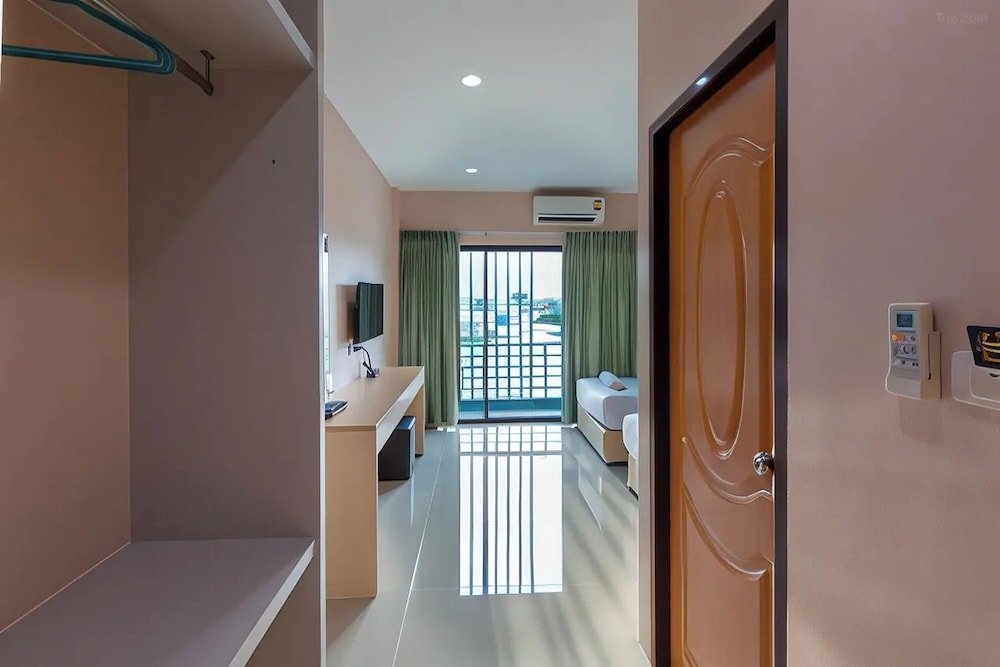

Roma - Coconut Island - JJ Residence Phuket Town
