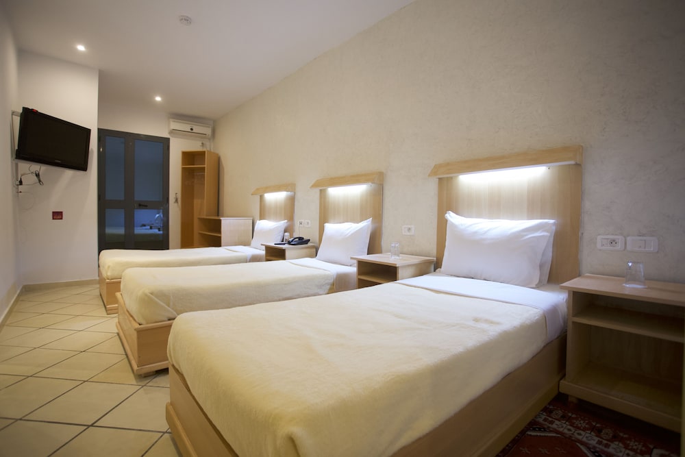 

Napoli - Tunisi - Hotel Roma Tunis