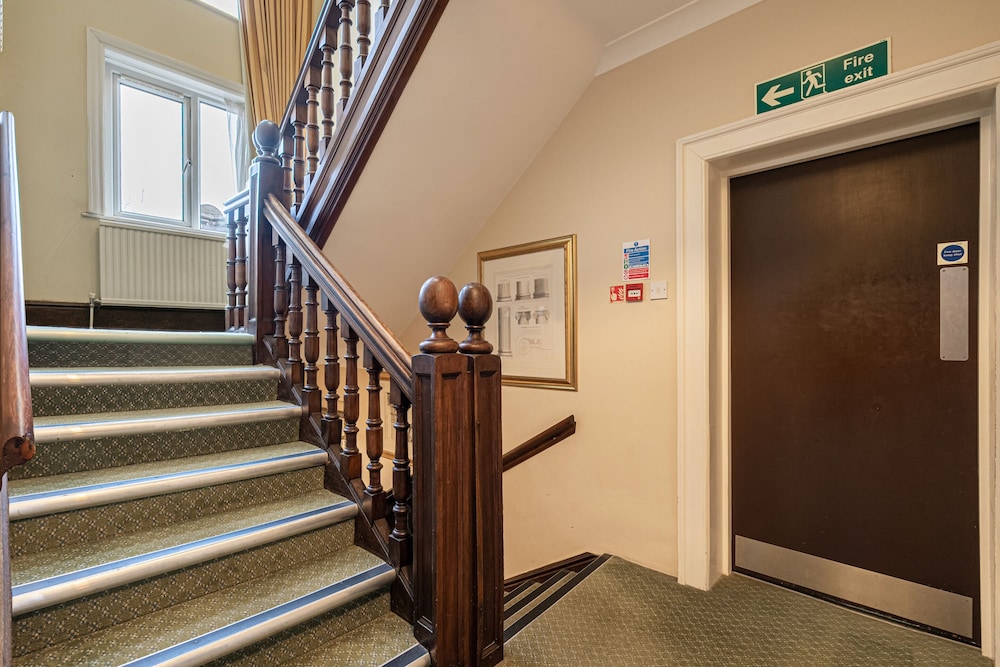 

Catania - Londra, Aeroporto di London Gatwick - Barrington Lodge