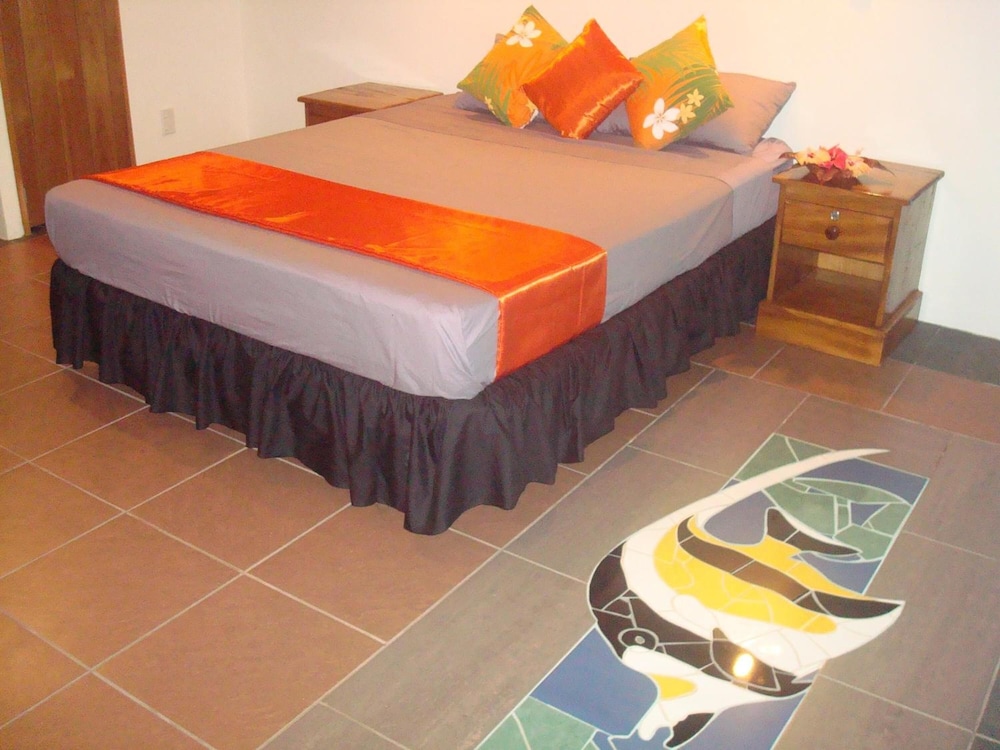 

Roma - Savusavu - Gecko Lodge Fiji Private Hotel