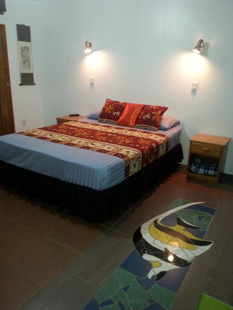 

Roma - Savusavu - Gecko Lodge Fiji Private Hotel