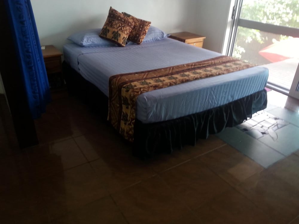 

Roma - Savusavu - Gecko Lodge Fiji Private Hotel