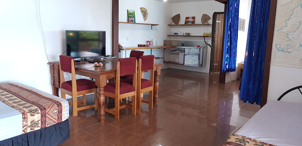 

Roma - Savusavu - Gecko Lodge Fiji Private Hotel