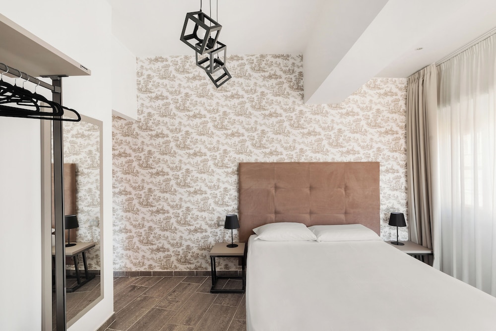 

Bari - Roma - Adelante Rooms San Giovanni