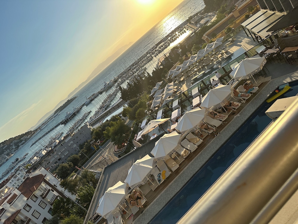 

Venezia - Kusadasi - Suhan Seaport 360 Hotel