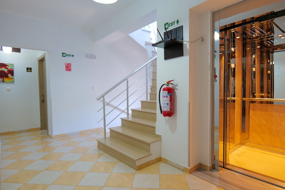 

Milano - Costa albanese - Hotel Driloni