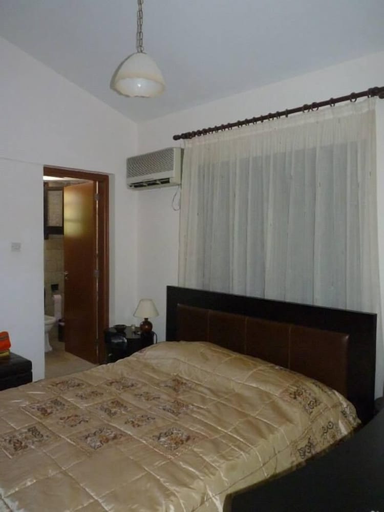 

Roma - Kouklia - De Michanna Properties