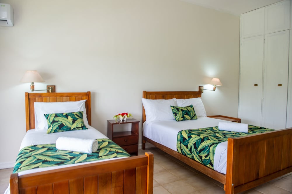 

Roma - Pacific Harbour - Yatu Lau Lagoon Resort