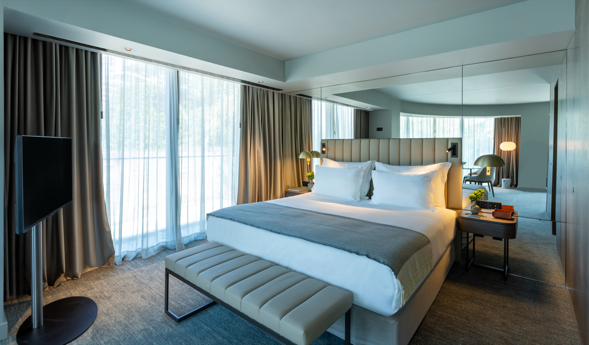Suite, river view