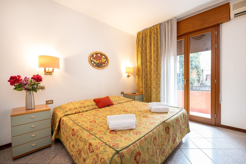 

Cagliari - Mestre - Camelia Rooms Venice Guesthouse