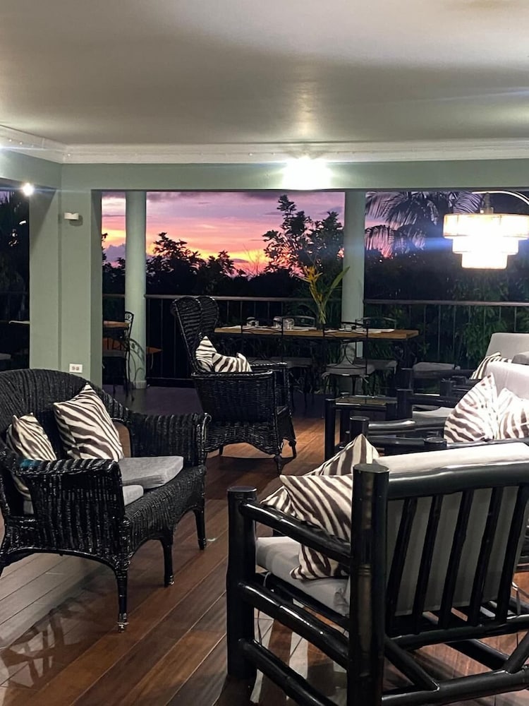 

Milano - Port Antonio - LF Jungle Retreat