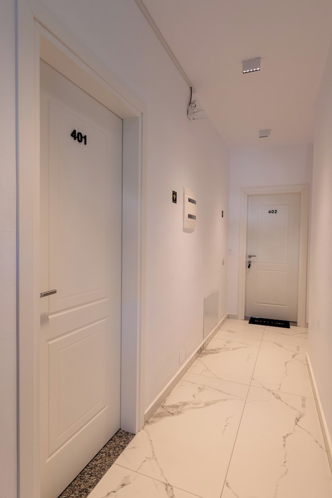 

Napoli - Sarandë - Hotel Erioni