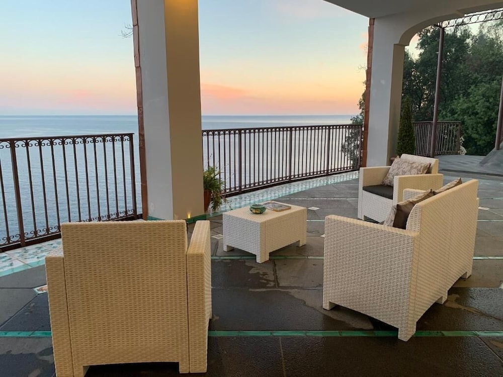 

Venezia - Praiano - VILLA LE BASTE