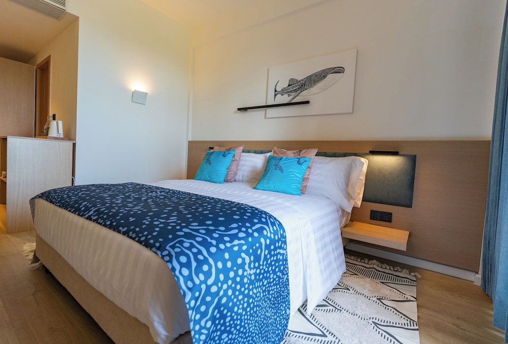 

Palermo - Isola di Nalaguraidhoo - Sun Island - Whale Shark Boutique