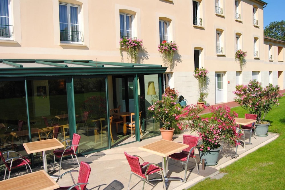 Brit Hotel Châteaudun