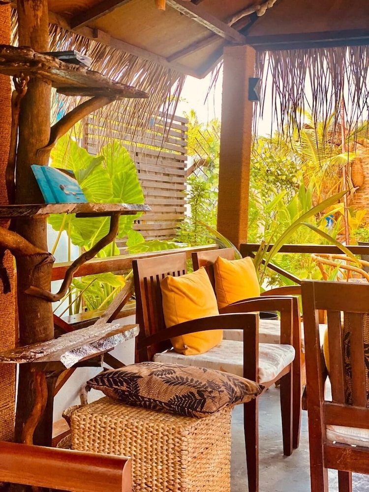 

Verona - Alidhoo - Himeyn Beach Inn Ocho Homes