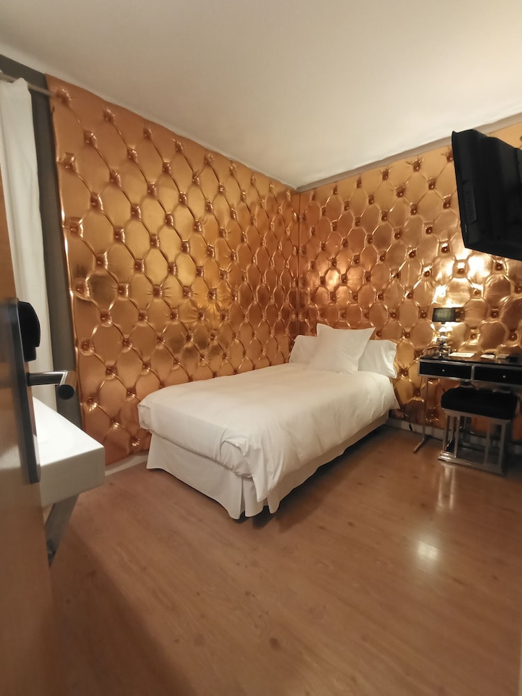 

Verona - Playa d'en Bossa, Ibiza - Hostal Parque Ibiza
