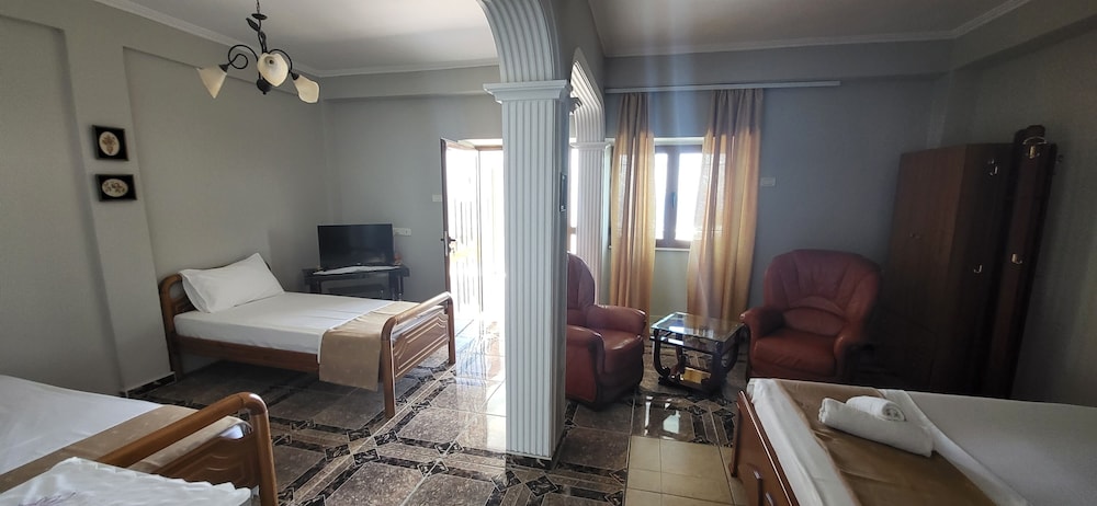 

Napoli - Himarë - Jon rooms
