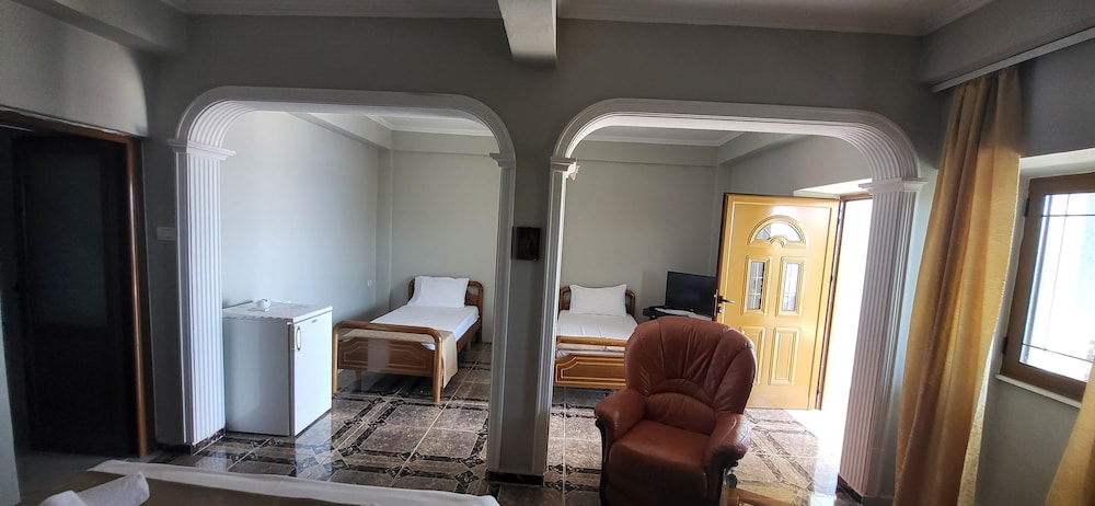 

Catania - Himarë - Jon rooms