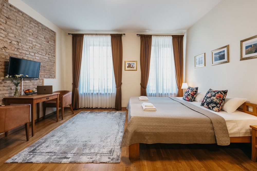 

Milano - Vilnius - Cathedral Apart-Hotel