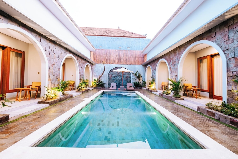 

Milano - Kedonganan - Villa Koura Tuban