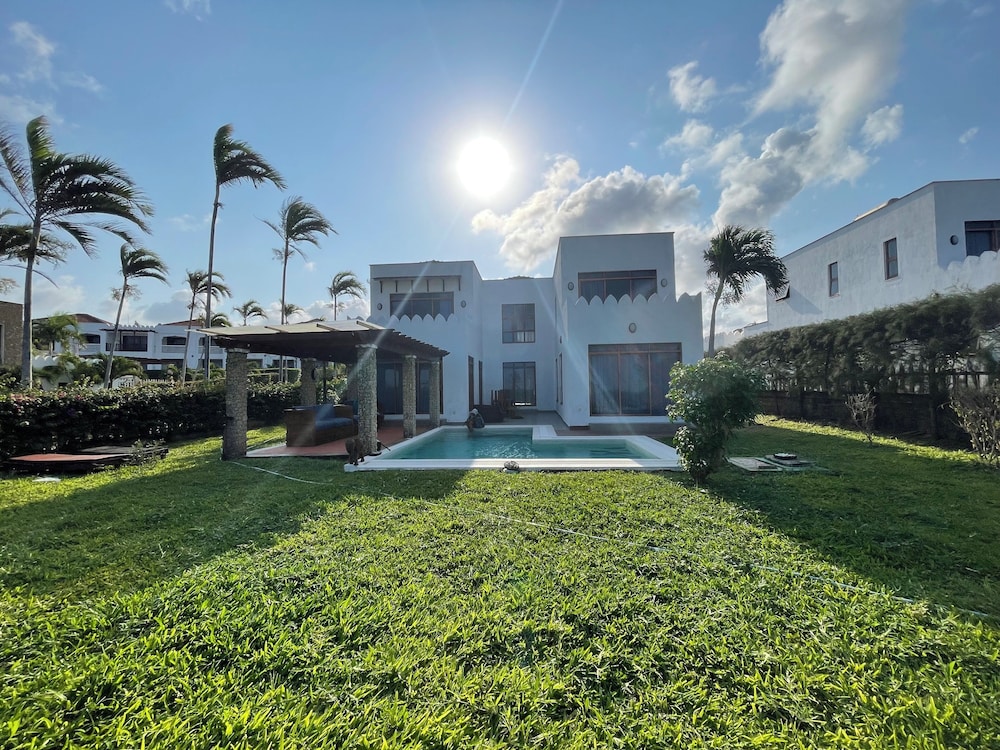 

Bari - Mtwapa - Coastal Villa Sultan Palace