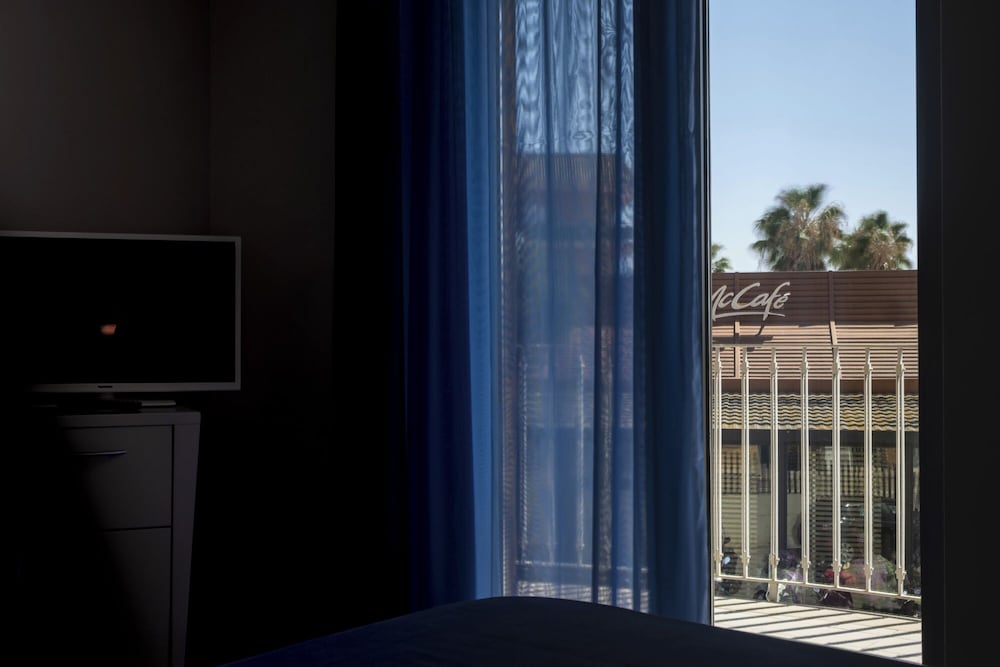 

Milano - Favara - Hotel Kore