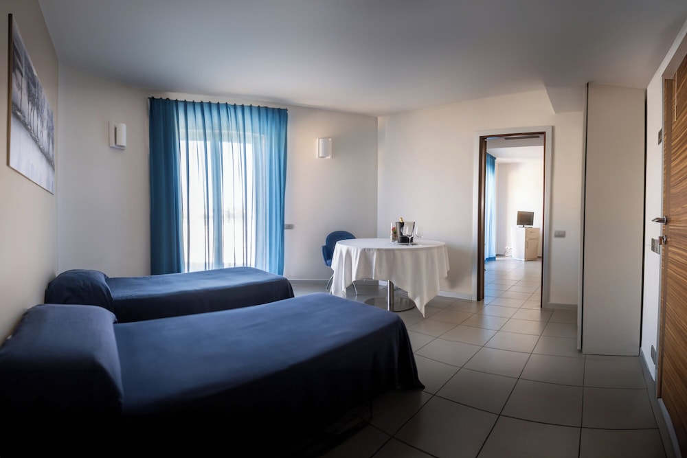 

Milano - Favara - Hotel Kore