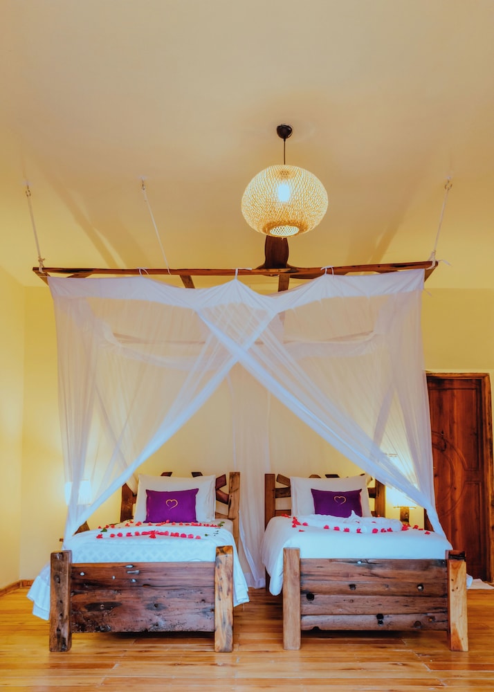 

Roma - Fukuchani - Moyo Mzuri Villa Resort Zanzibar Ltd.