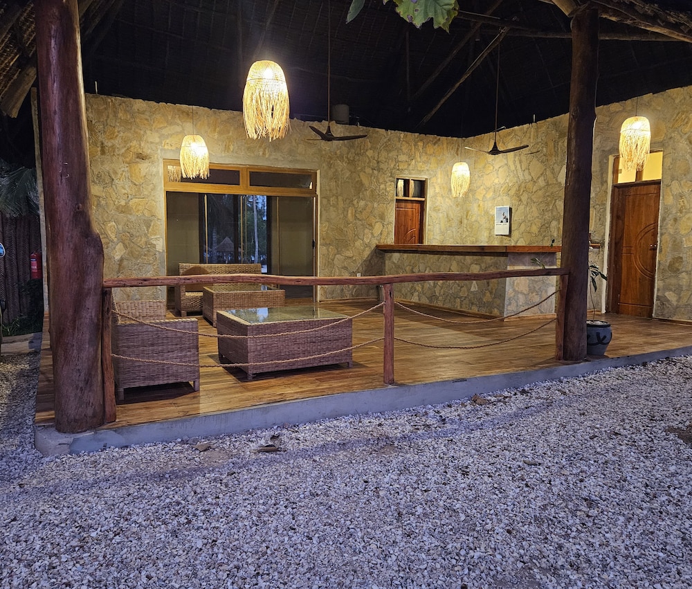 

Roma - Fukuchani - Moyo Mzuri Villa Resort Zanzibar Ltd.