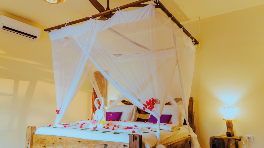 

Roma - Fukuchani - Moyo Mzuri Villa Resort Zanzibar Ltd.