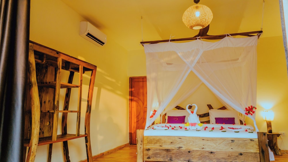 

Roma - Fukuchani - Moyo Mzuri Villa Resort Zanzibar Ltd.