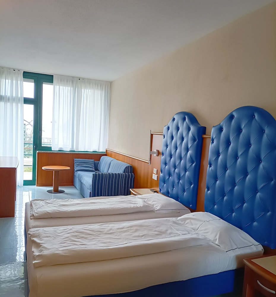 

Lamezia Terme - Riva del Garda - Centro Vacanze La Limonaia