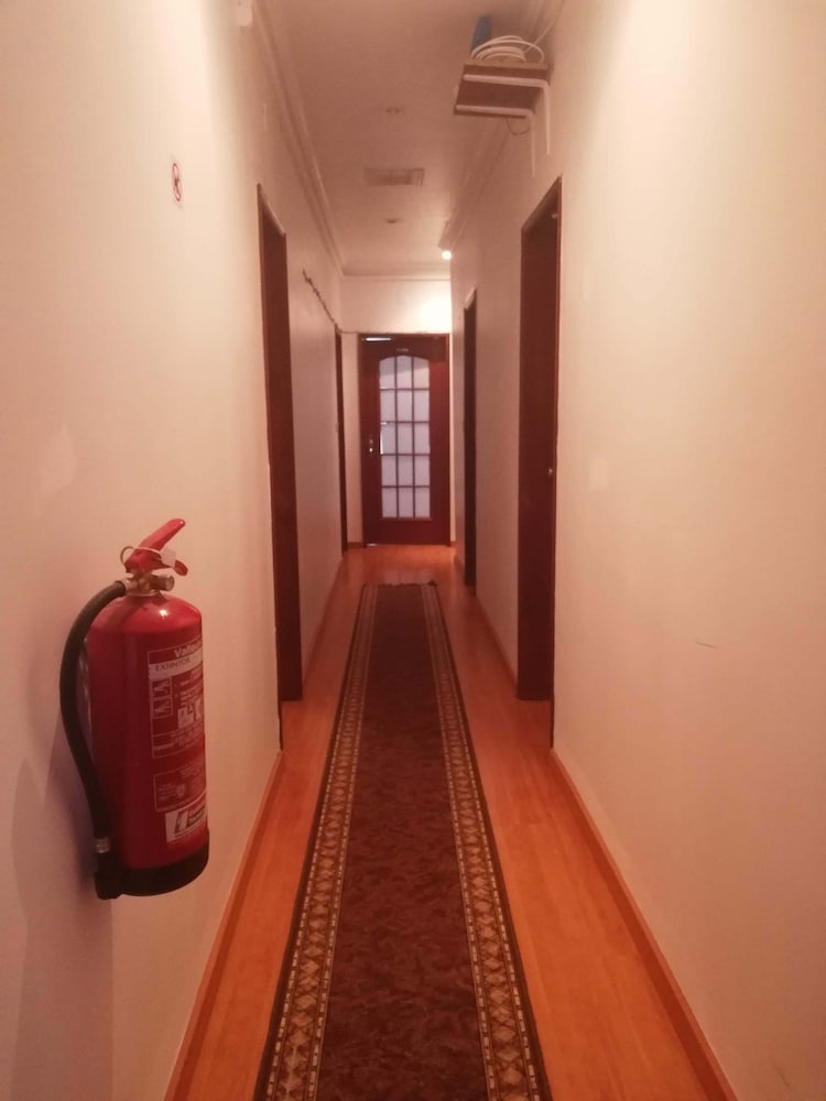 

Napoli - Linda-a-Velha - Garden Guest House