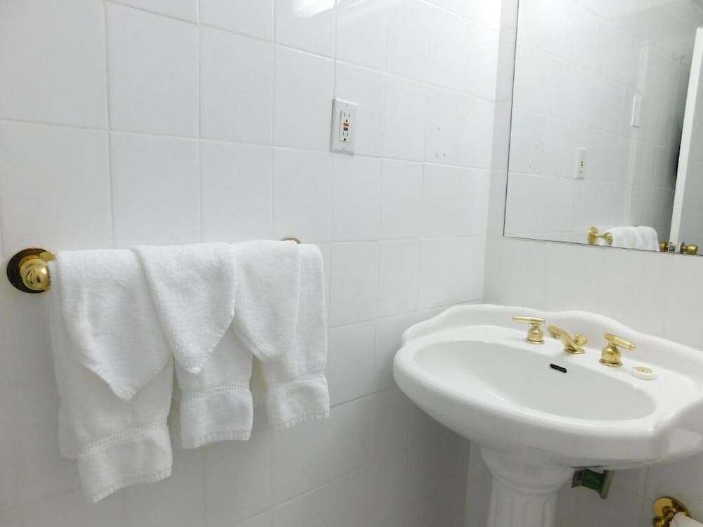 

Roma - Jersey City - Ramada by Wyndham North Bergen