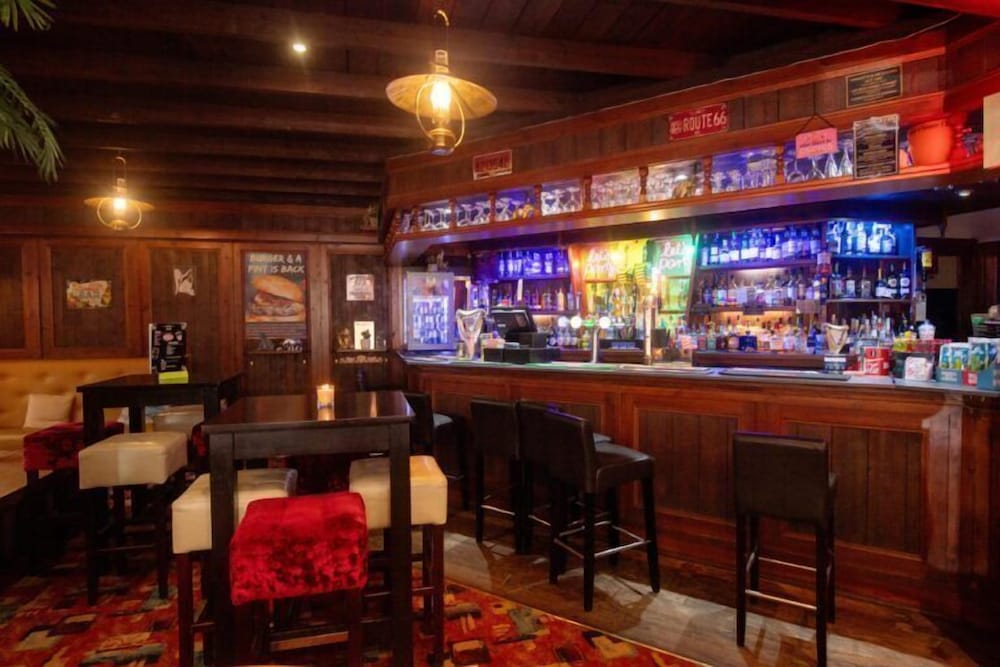 

Catania - Aberdeen - Ooters at The Mariner