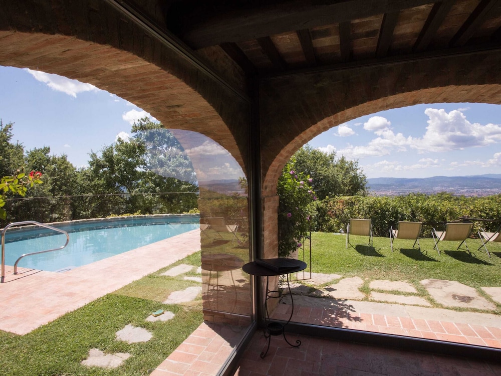 

Venezia - Arezzo - Ritzy Villa on a Wine Estate in Arezzo with Pool